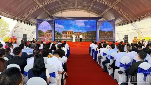 Lễ khởi công thu hút nhiều người tham dự.