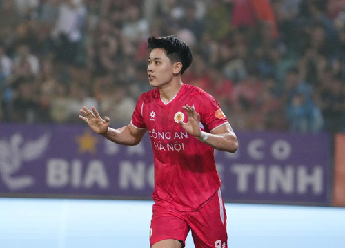  Đình Bắc ghi hat-trick đầu tiên trong sự nghiệp tại V-League. 