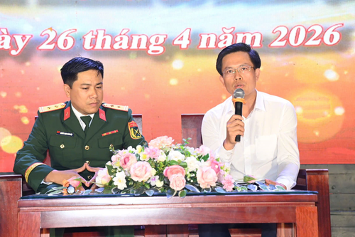 Đồng chí Hoàng Quốc Bảo, Bí thư Đảng ủy, Chủ tịch HĐND xã Bảo Yên, tỉnh Lào Cai đánh giá cao tinh thần trách nhiệm, sự hy sinh quên mình của bộ đội trong công tác cứu hộ, cứu nạn, giúp nhân dân khắc phục hậu quả thiên tai tại thôn Làng Nủ, xã Phúc Khánh năm 2024.