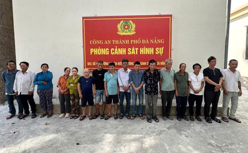 Các đối tượng có liên quan đến đường dây tổ chức đánh bạc dưới hình thức lô đề vừa bị Phòng CSHS triệt phá.
