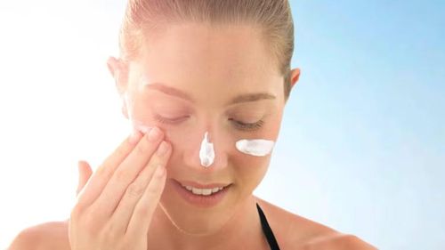Không nên coi phản ứng bất lợi là quá trình thải độc, hoặc vì tiếc tiền mà “cứ tiếp tục dùng”. (Ảnh: ITN).