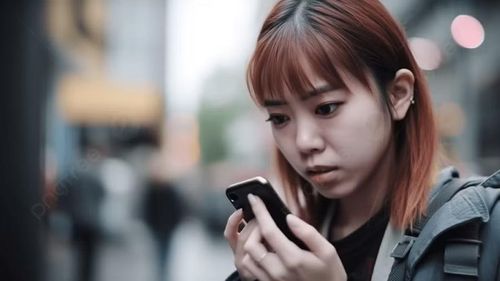 Duy trì tư thế cúi đầu trong thời gian dài là nguyên nhân chính làm gia tăng áp lực lên cột sống cổ. Ảnh minh họa: INT.