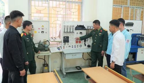 Lớp dạy nghề điện tại Trường Cao đẳng nghề số 4 (Bộ Quốc phòng). Ảnh: Ngọc Sơn