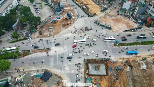 Điểm đầu giao với đường Cát Linh - La Thành - Yên Lãng tại Hoàng Cầu; điểm cuối tại nút giao thông Voi Phục. Công trình có tổng mức đầu tư hơn 7.210 tỉ đồng, do Ban Quản lý dự án đầu tư xây dựng công trình dân dụng Hà Nội làm chủ đầu tư.