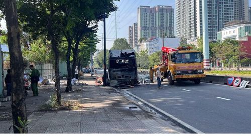 Cơ quan chức năng có mặt ở hiện trường điều tra nguyên nhân.