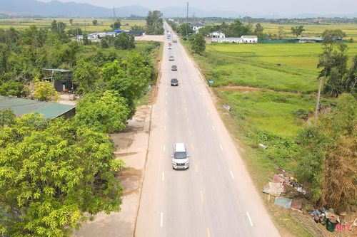 Trên các tuyến đường tỉnh, lưu lượng dù có tăng lên nhưng các phương tiện di chuyển khá thuận lợi. Tình hình giao thông cũng khá thông thoáng trong kỳ nghỉ lễ Giỗ Tổ.