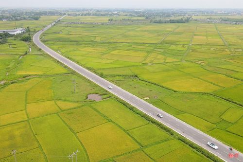 Trong kỳ nghỉ lễ Giỗ Tổ Hùng Vương, trên tuyến quốc lộ 1, tình hình trật tự an toàn giao thông cũng cơ bản được đảm bảo.