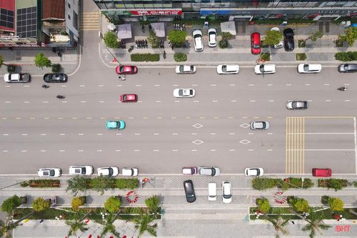 Người dân dễ dàng di chuyển đến các khu trung tâm thương mại, quảng trường, điểm vui chơi hay các nhà hàng, quán ăn.