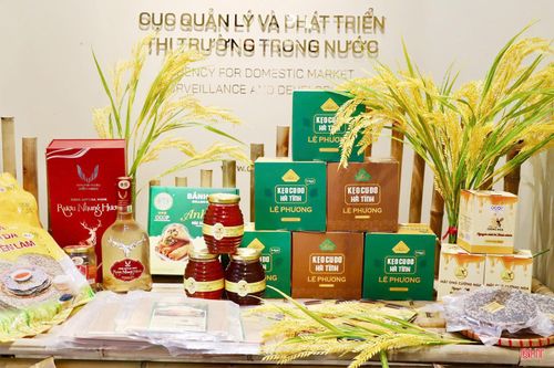 Các sản phẩm Hà Tĩnh trưng bày tại sự kiện là sản phẩm OCOP, sản phẩm công nghiệp nông thôn tiêu biểu.