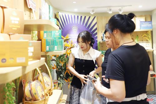 Sản phẩm kẹo cu đơ Lệ Phương được nhiều khách hàng khen ngợi và chọn mua.