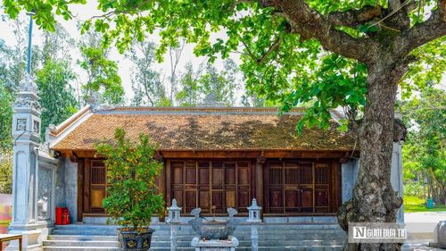 Tô Hiến Thành (1102–1179) là một đại thần phụ chính, nhà quân sự và chính trị kiệt xuất thời nhà Lý. Ông nổi tiếng là người "văn võ song toàn", phụng sự qua ba triều vua là Lý Thần Tông, Lý Anh Tông và Lý Cao Tông. Công trạng của ông được ghi nhận trên nhiều phương diện quan trọng của đất nước. Tưởng nhớ công lao của ông, nhân dân Thanh Hóa đã lập đền thờ suốt hàng trăm năm qua.