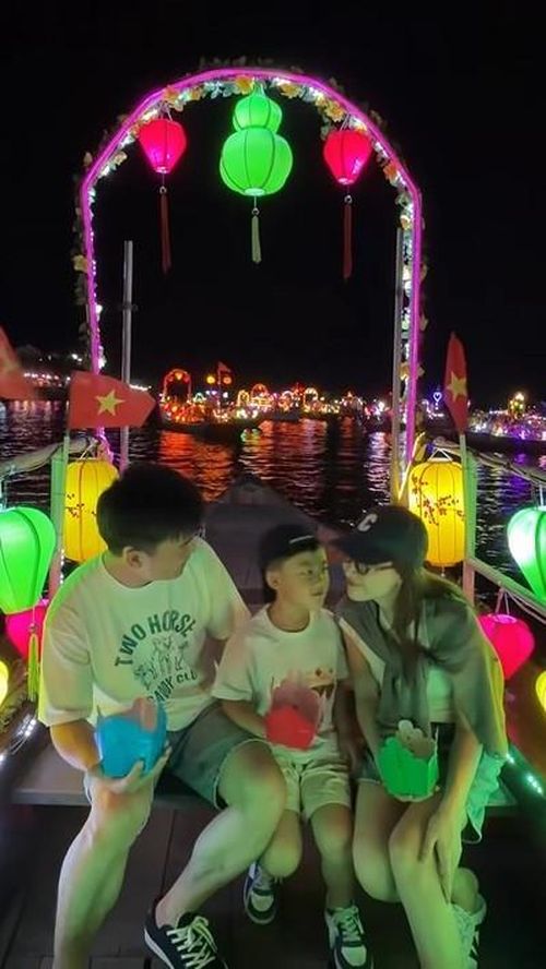 Con trai của Hòa Minzy vui vẻ, hạnh phúc khi đón nhận tình yêu thương từ mẹ và "bố Cương".