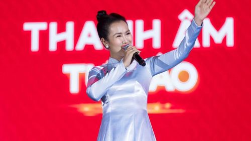 Ca sĩ Võ Hạ Trâm mang đến chương trình nhiều ca khúc về tình yêu đất nước, vẻ đẹp của con người Việt Nam.