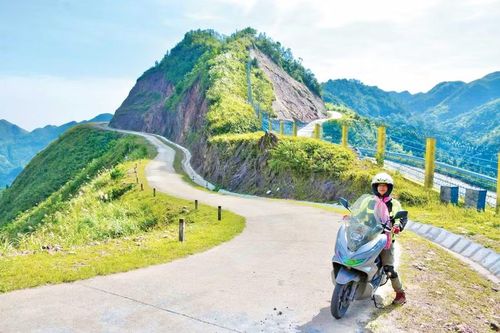 Chỉ với chiếc xe máy, bà Vân đã đi xuyên qua 3 nước Đông Dương. Ảnh: NVCC