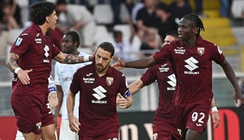 Torino khiến Inter phải chia điểm.