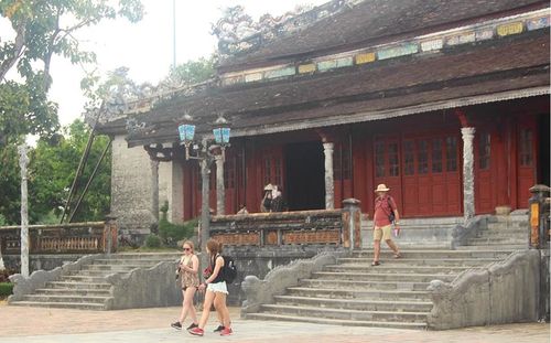 Du khách tham quan di sản Huế, tạo nguồn thu quan trọng cho công tác bảo tồn 