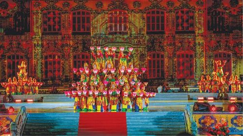 Sắc màu lễ hội góp phần tôn vinh văn hóa Huế. Ảnh: Lê Đình Hoàng 