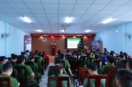 Giáo viên các trường học trên địa bàn tham gia lớp tập huấn