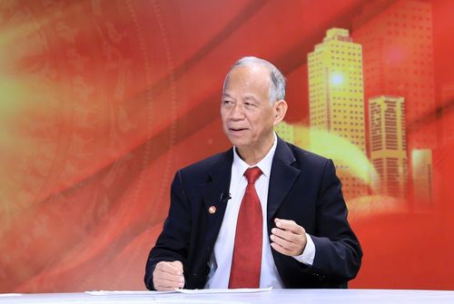 TS. Nguyễn Minh Phong trao đổi tại chương trình. Ảnh: Quang Thái