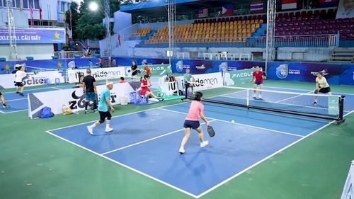 Sân Pickleball Cầu Giấy, nằm trong khuôn viên của Nhà thi đấu Cầu Giấy (phường Dịch Vọng) đạt tiêu chuẩn chất lượng không gây ảnh hưởng tới cuộc sống của người dân.
