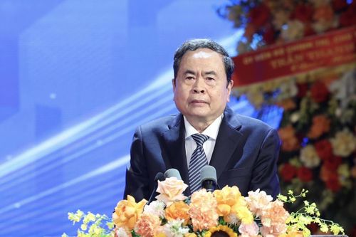 Ông Trần Thanh Mẫn, Ủy viên Bộ Chính trị, Chủ tịch Quốc hội phát biểu tại Lễ kỷ niệm 140 năm Ngày Quốc tế Lao động và tuyên dương Chủ tịch công đoàn cơ sở xuất sắc tiêu biểu. Ảnh: Hải Nguyễn