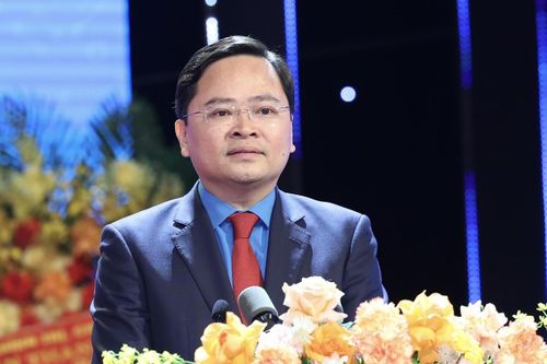 Phó Chủ tịch Tổng LĐLĐ Việt Nam, Chủ tịch Tổng LĐLĐ Việt Nam Nguyễn Anh Tuấn trình bày diễn văn kỷ niệm. Ảnh: Hải Nguyễn