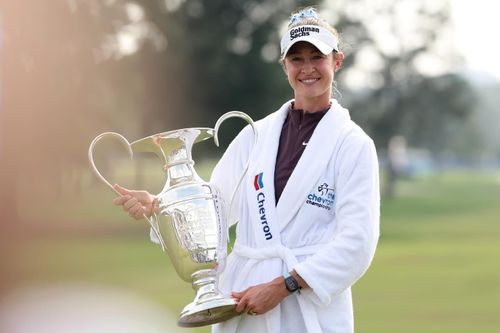  Bước sang năm 2026, Nelly nhanh chóng lấy lại phong độ. Cô giành 2 chiến thắng gồm Hilton Grand Vacations Tournament of Champions (giải mở màn mùa) và Chevron Championship, giải đấu cô dẫn đầu từ vòng 1 đến vòng cuối. Bên cạnh đó, cô còn về nhì tại Fortinet Founders Cup, Ford Championship và Aramco Championship. Sau 5 giải đầu mùa, Korda đều góp mặt trong nhóm đấu cuối hoặc top 10, kiếm hơn 2,5 triệu USD tiền thưởng. Còn chiến thắng Chevron vừa giúp golfer 28 tuổi trở lại vị thế số 1 thế giới. Ảnh: @nellykorda.