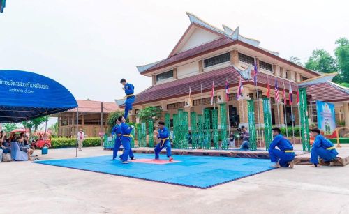 Biểu diễn tại Khu Di tích Chủ tịch Hồ Chí Minh (tại Udon Thani)