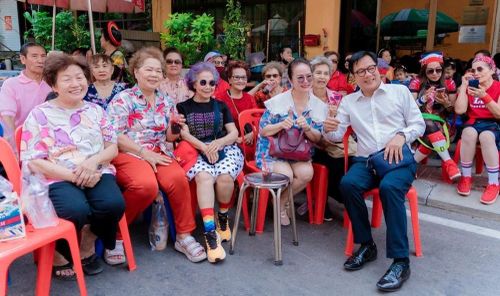 NSND Trọng Trinh và kiều bào tại Udon Thani