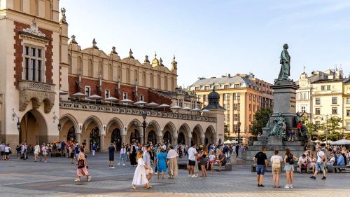 Kraków - thành phố xinh đẹp của Ba Lan mang vẻ đẹp cổ kính, là nơi hội tụ tinh hoa quá khứ và nhịp sống hiện đại, là trái tim văn hóa đập mạnh mẽ giữa lòng châu Âu