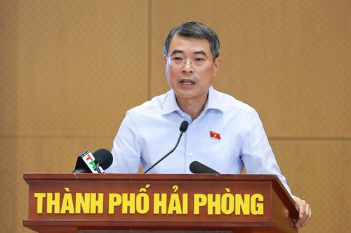 Thủ tướng Lê Minh Hưng phát biểu tại buổi tiếp xúc cử tri thành phố Hải Phòng sau Kỳ họp thứ nhất, Quốc hội khóa XVI. Ảnh: Dương Giang – TTXVN