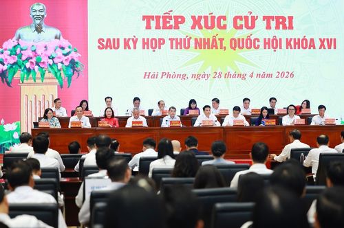 Thủ tướng Lê Minh Hưng và đoàn Đại biểu Quốc hội thành phố Hải Phòng tiếp xúc cử tri thành phố sau Kỳ họp thứ nhất, Quốc hội khóa XVI. Ảnh: Dương Giang – TTXVN