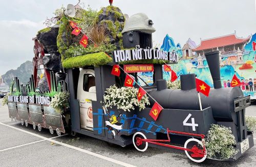 54 xe mô hình tại lễ hội Carnaval Hạ Long 2026. Ảnh: Văn Đức - TTXVN