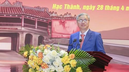 Lãnh đạo phường Hội An phát biểu.