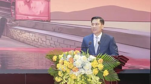 Lãnh đạo phường Hạc Thành phát biểu.