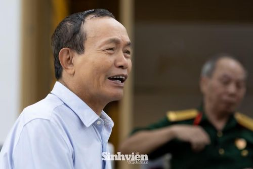 "Khi lớp lớp giảng viên và sinh viên Bách khoa gác bút nghiên ra trận, họ không chỉ mang theo lòng yêu nước mà còn tiếp viện cho tiền tuyến một đội ngũ tinh hoa về khoa học kỹ thuật, góp phần trực tiếp vào ngày toàn thắng," GS Nguyễn Văn Cách tự hào nhớ lại.