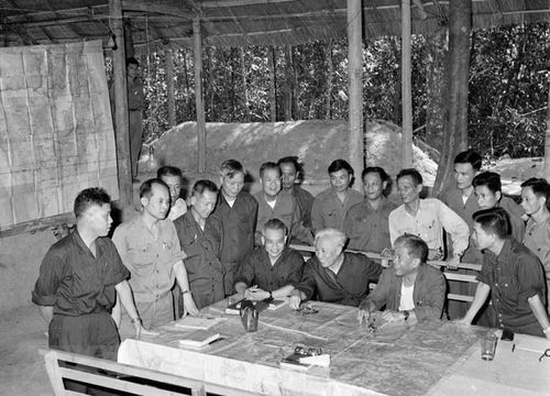 Bộ Chỉ huy Chiến dịch Hồ Chí Minh tại căn cứ Tà Thiết – Lộc Ninh (tháng 4/1975). Ảnh: TTXVN.