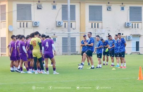 Tại U17 châu Á 2026 diễn ra ở Saudi Arabia từ ngày 5 đến 22/5, đội bóng của HLV Roland nằm ở bảng C cùng với U17 Hàn Quốc, U17 Yemen và U17 UAE. Ảnh: VFF.