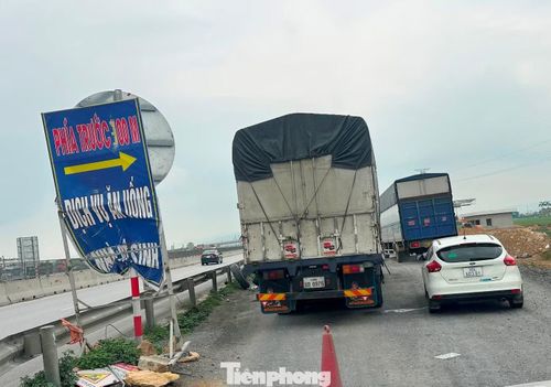 Vào dịp nghỉ lễ hay cuối tuần trạm luôn quá tải xe ra vào do sân bãi theo quy hoạch chưa thể xây dựng xong, đưa vào khai thác.