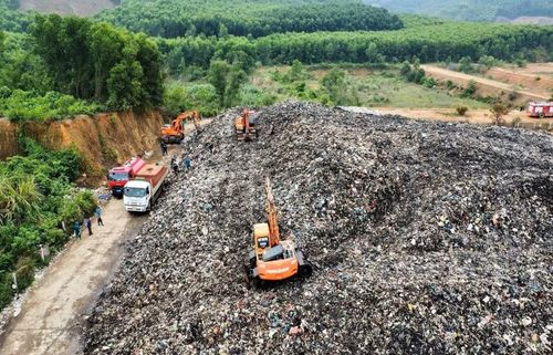 Khu vực bãi rác sau khi đám cháy được dập tắt, chính quyền lên phương án đóng cửa và xử lý lâu dài.