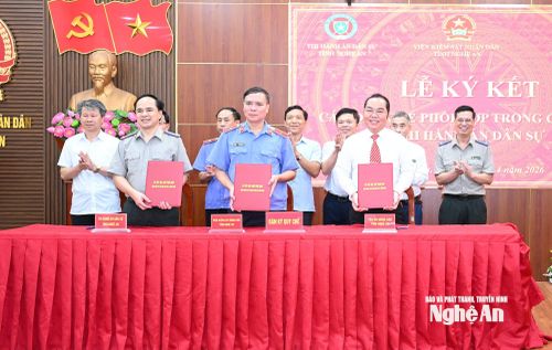 Thi hành án dân sự tỉnh Nghệ An cùng Tòa án nhân dân và Viện kiểm sát nhân dân tỉnh ký kết Quy chế phối hợp liên ngành trong công tác thi hành án dân sự. Ảnh: Thành Cường