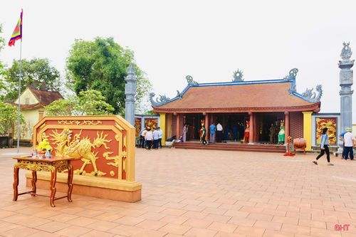 Đền Thần Nông tọa lạc tại thôn Tri Khê, xã Thạch Hà, là nơi sinh hoạt văn hóa tâm linh gắn bó mật thiết với đời sống sản xuất nông nghiệp của người dân địa phương qua nhiều thế hệ. Theo tư liệu lịch sử, đền được xây dựng từ thời Nguyễn.