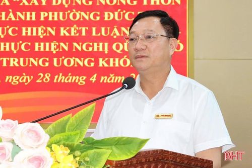 Đồng chí Trần Hoài Đức – Tỉnh ủy viên, Bí thư Đảng ủy xã Đức Thọ phát động phong trào.