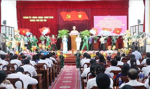 Quang cảnh buổi họp mặt.