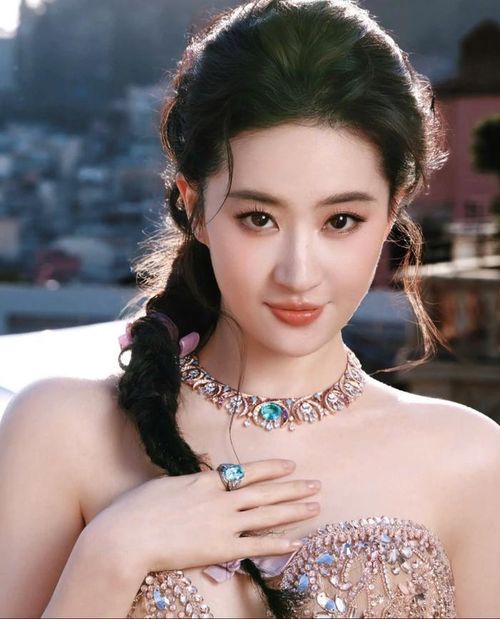 Thần tiên tỷ tỷ với khí chất thanh khiết, thoát trần, người định nghĩa lại vẻ đẹp tiên khí của màn ảnh Hoa ngữ. 