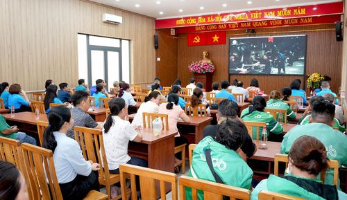 Buổi lễ thu hút đông đảo đoàn viên - người lao động trên địa bàn phường.