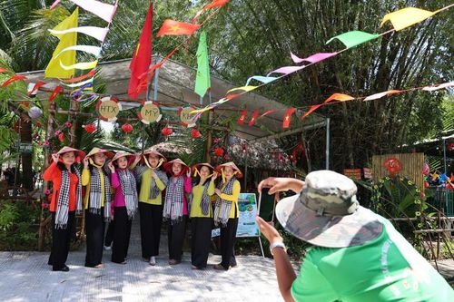 Các khu du lịch sinh thái trên địa bàn tỉnh Quảng Ngãi cũng đón hàng chục nghìn lượt khách đến tham quan và lưu trú. Ảnh: Tuệ Lâm
