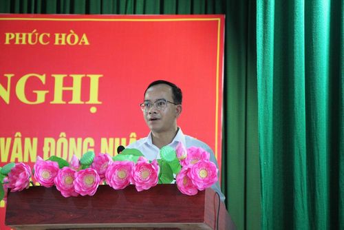  Đồng chí Nguyễn Quang Tuấn, Phó Bí thư Thường trực Đảng ủy xã phát biểu tại hội nghị. 