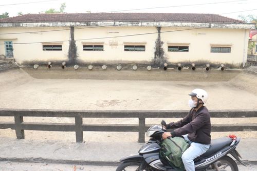 Trạm bơm Vĩnh Điện có lúc dừng vận hành do mực nước sông hạ thấp và bị nhiễm mặn nặng. Ảnh: HOÀNG HIỆP
