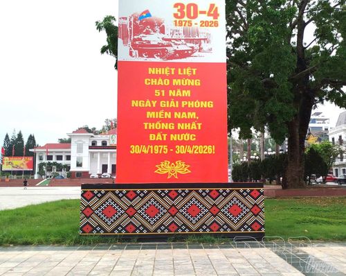 Hoạt động tuyên truyền bằng pa nô, khẩu hiệu về ngày 30/4/1975 được treo, dựng tại nhiều địa điểm công cộng trên địa bàn tỉnh.
